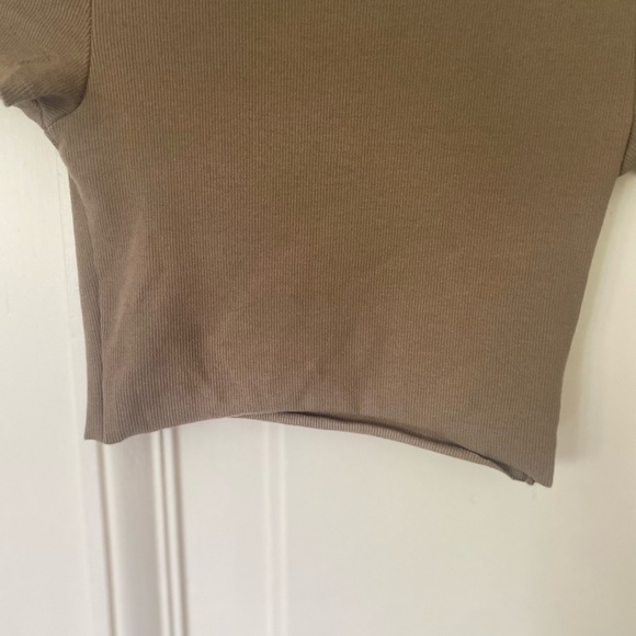 H&M Tshirt Crop Top - Picture 3 of 4